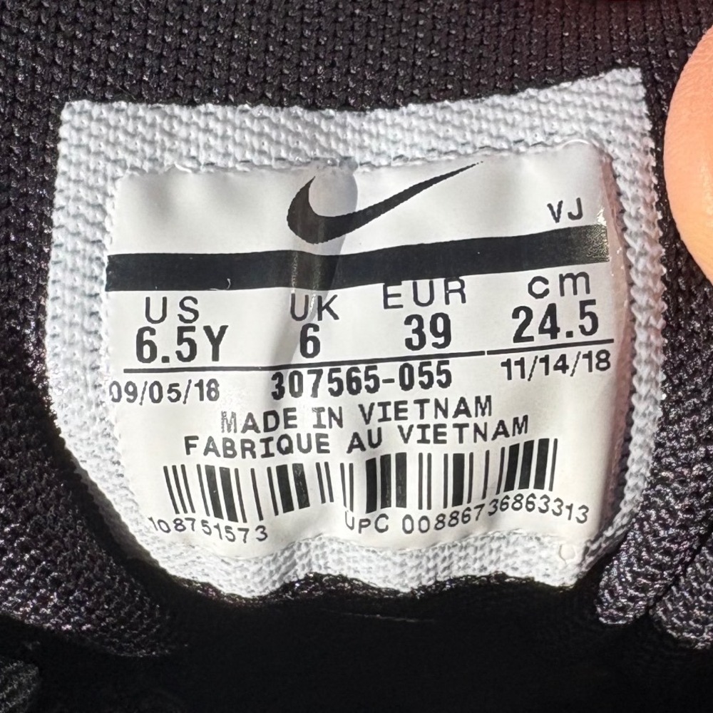 Nike Air Max 95 GS Triple Black Leather Suede Mesh Sneakers 307565-055 6.5Y - Picture 6 of 7